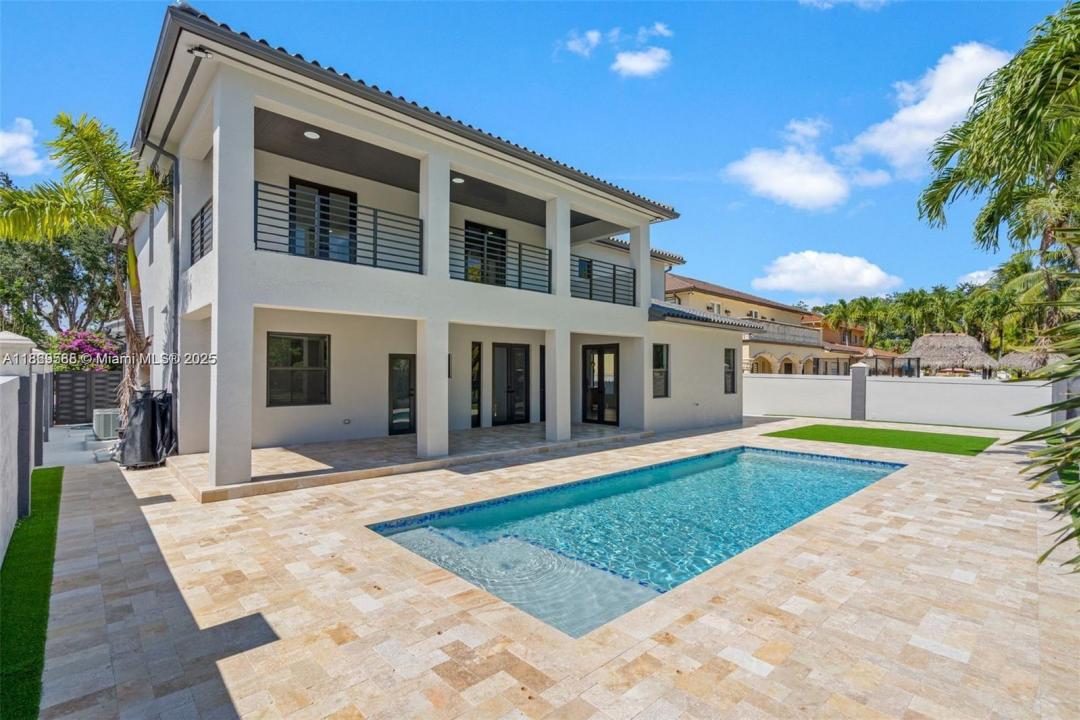 8946 NW 176th Ln _, Hialeah, Florida 33018