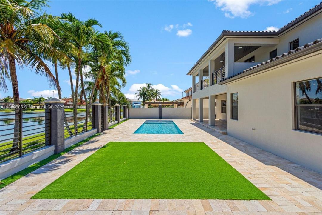 8946 NW 176th Ln _, Hialeah, Florida 33018