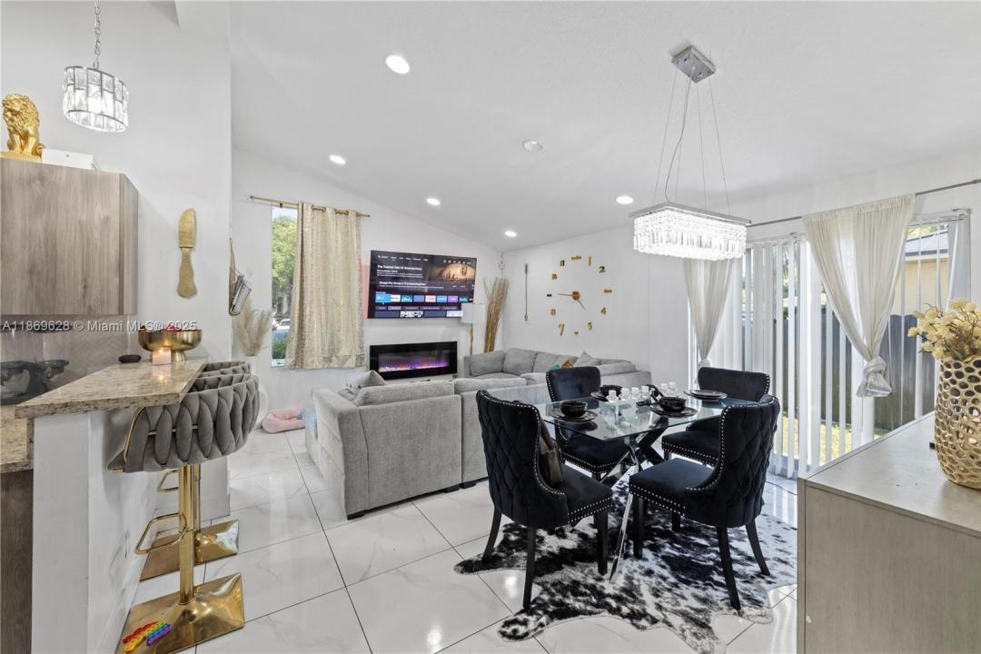 135 NW 6th Ave, Dania Beach, Floride 33004, États-Unis