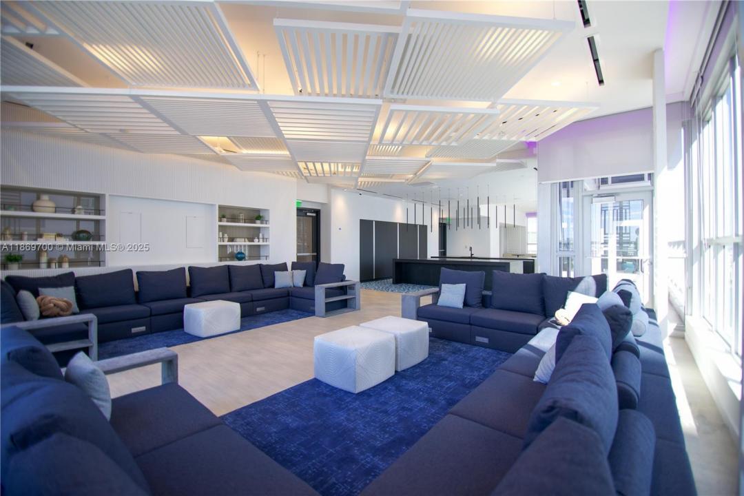 227 NE 2nd St 1707, Miami, فلوريدا 33132, الولايات المتحدة