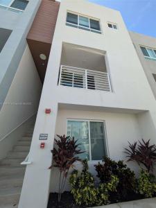 2505 NE 193rd St 4205, Miami, Florida 33180, USA