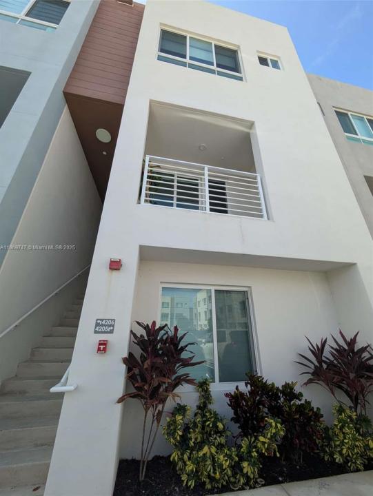 2505 NE 193rd St 4205, Miami, Florida 33180, HOA KỲ