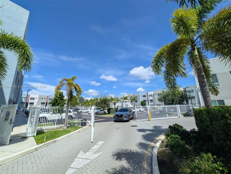 2505 NE 193rd St 4205, Miami, Florida 33180, HOA KỲ