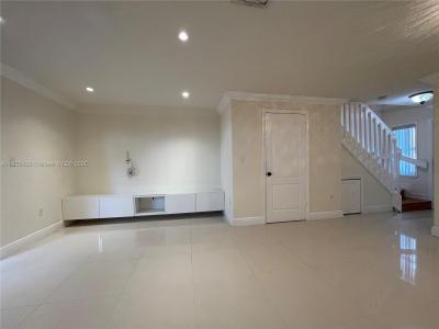 7915 NW 8th St 6B, Miami, Florida 33126, USA