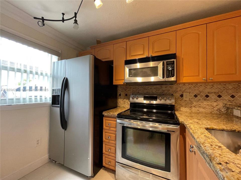 7915 NW 8th St 6B, Miami, Florida 33126