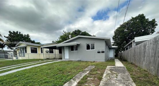 1255 NE 110th Ter, Miami, Florida 33161, USA