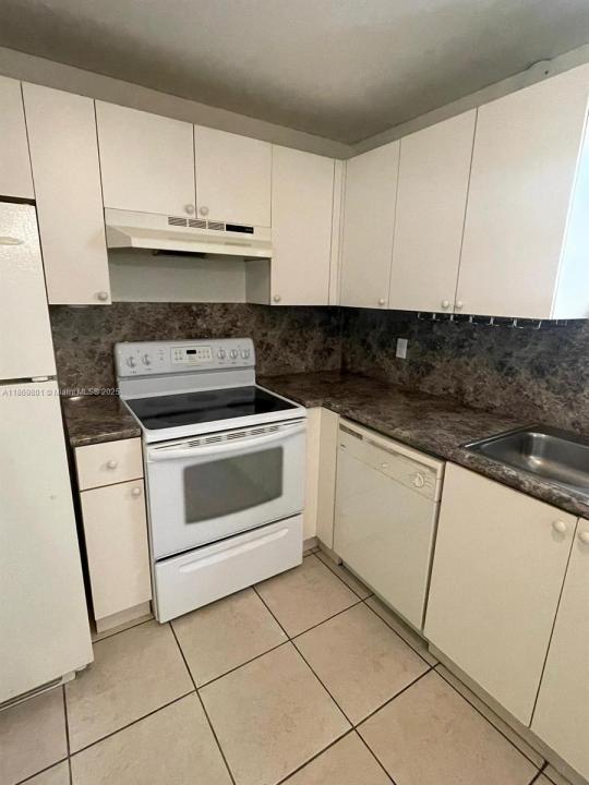 4215 N University Dr 106, Sunrise, 佛羅里達州 33351, 美國