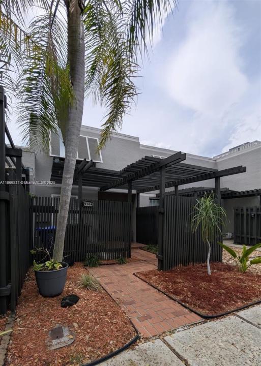 1584 NW 113th Way, Pembroke Pines, Florida 33026