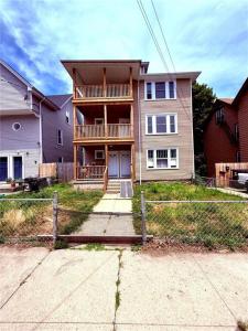 392 Carrington Avenue 2 floor, Woonsocket, ロードアイランド 02895, アメリカ合衆国