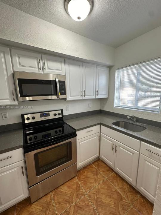 407 NW 84th St 407, Miami, Flórida 33150, Estados Unidos