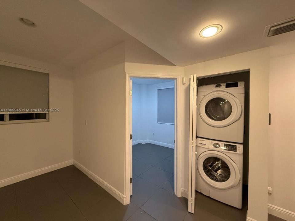 541 NW 33rd St 2, Miami, Florida 33127