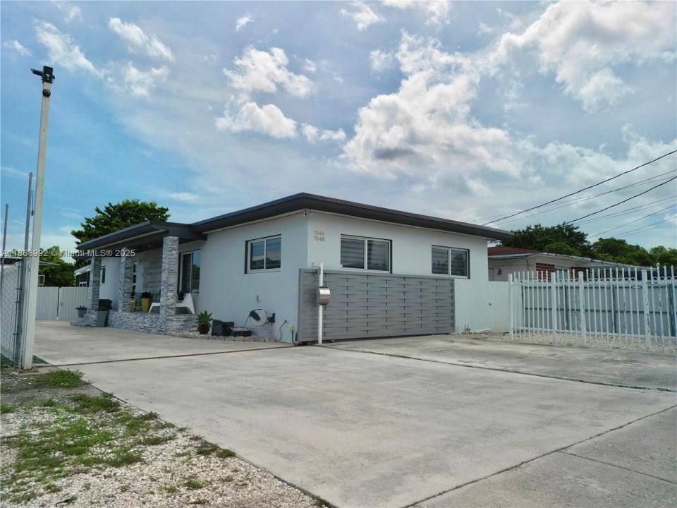 7046 SW 22nd St, Miami, Флорида 33155, Соединенные Штаты