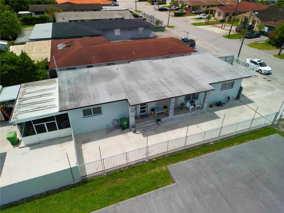 7046 SW 22nd St, Miami, Флорида 33155, Соединенные Штаты