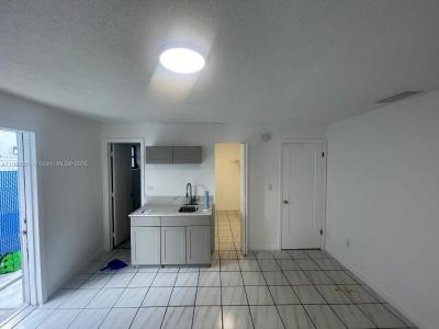 1717 NW 16th St B, Miami, Florida 33125, USA