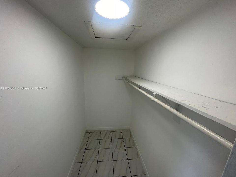 1717 NW 16th St B, Miami, Florida 33125
