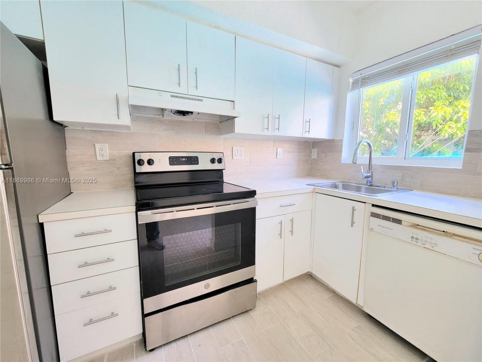 483 NW 84th Ln 483, Miami, Florida 33150, Stati Uniti