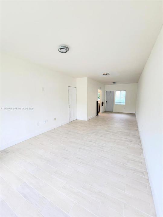 483 NW 84th Ln 483, Miami, Florida 33150, Stati Uniti