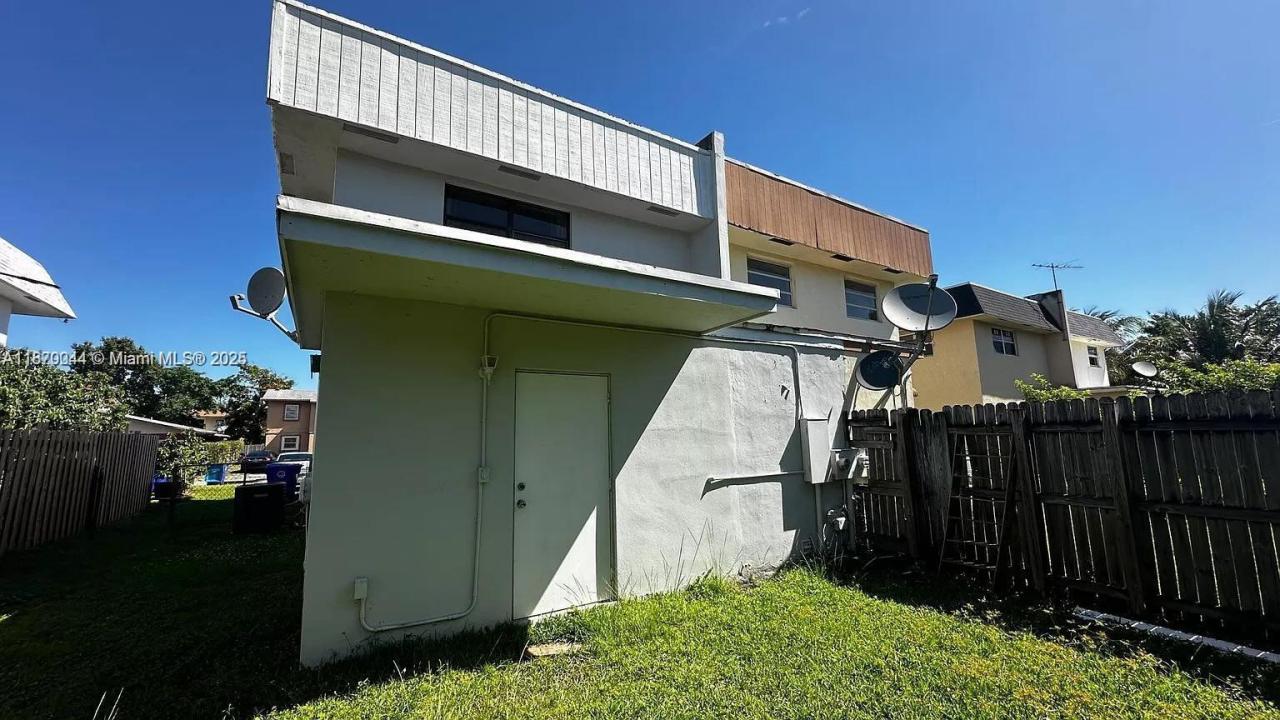 7956 SW 6th 1, North Lauderdale, Flórida 33068, Estados Unidos