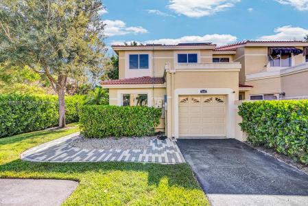 698 Deer Creek Corona Way, Deerfield Beach, Florida 33442, USA