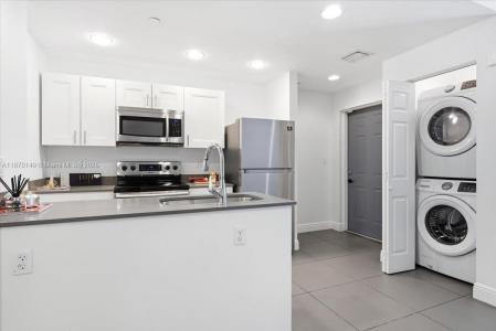 541 NW 33rd St 4, Miami, Florida 33127, USA