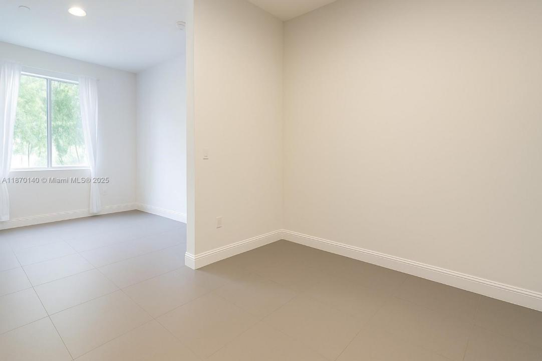 541 NW 33rd St 4, Miami, Florida 33127