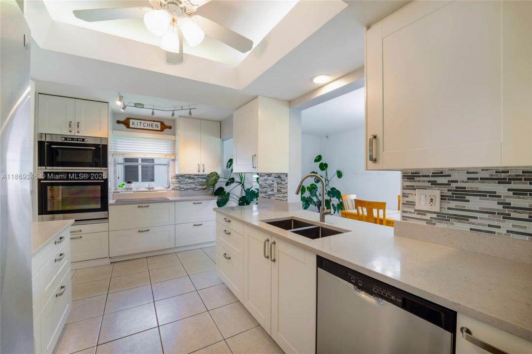 1441 W Campanelli Dr, Plantation, Florida 33322