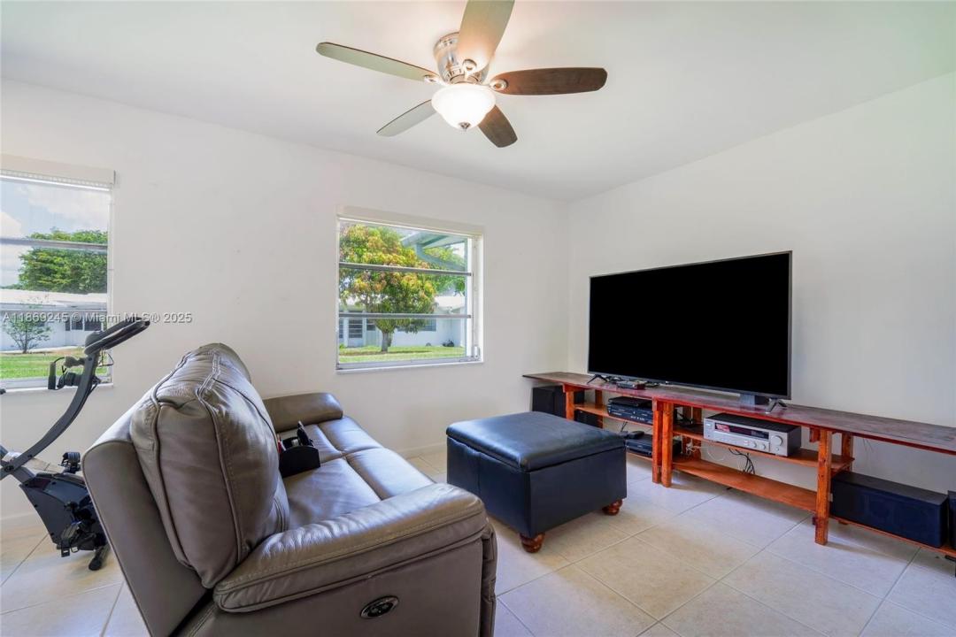 1441 W Campanelli Dr, Plantation, Florida 33322