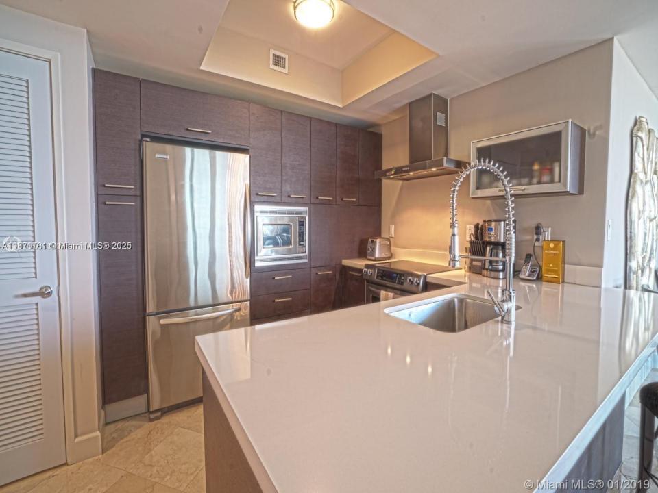 200 Sunny Isles Blvd 2-704, Sunny Isles Beach, Floride 33160, États-Unis