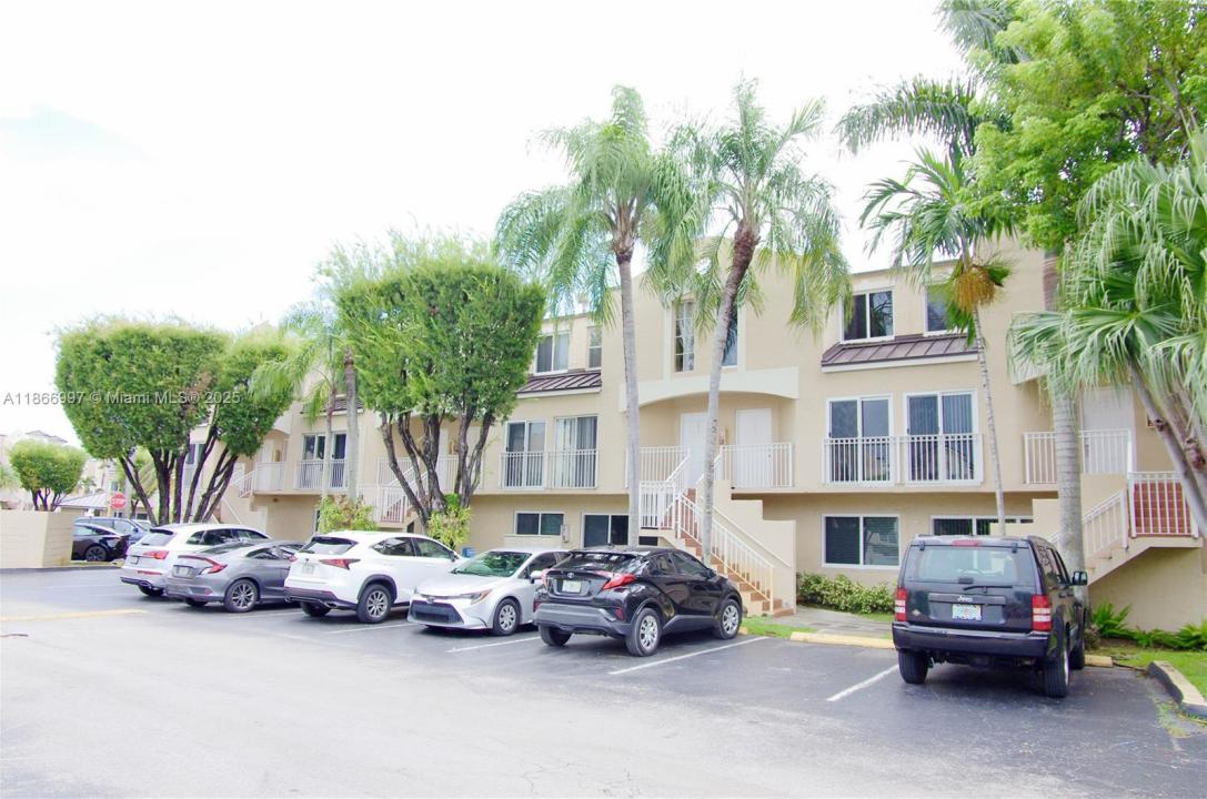 8660 NW 6th Ln 5-206, Miami, Florida 33126, Amerika Birleşik Devletleri