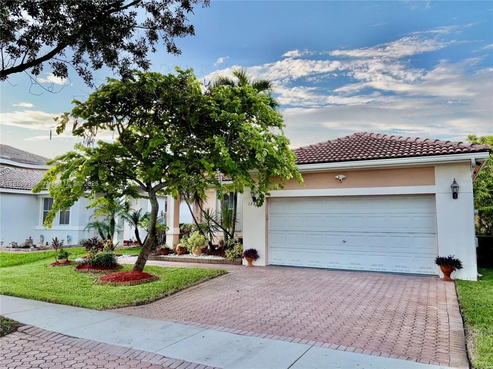 12899 SW 27th St, Miramar, Floryda 33027, USA