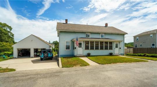 11 Ivy Street, West Warwick, RI 02893, USA