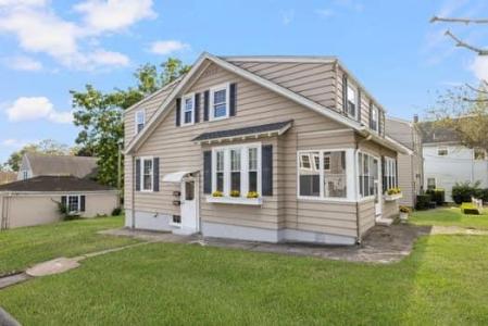 364 Maple Avenue, Barrington, Rhode Island 02806