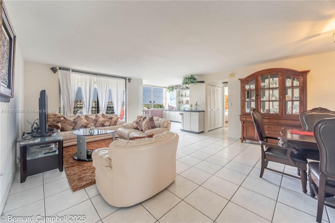 1100 Saint Charles Pl 717, Pembroke Pines, Floride 33026, États-Unis