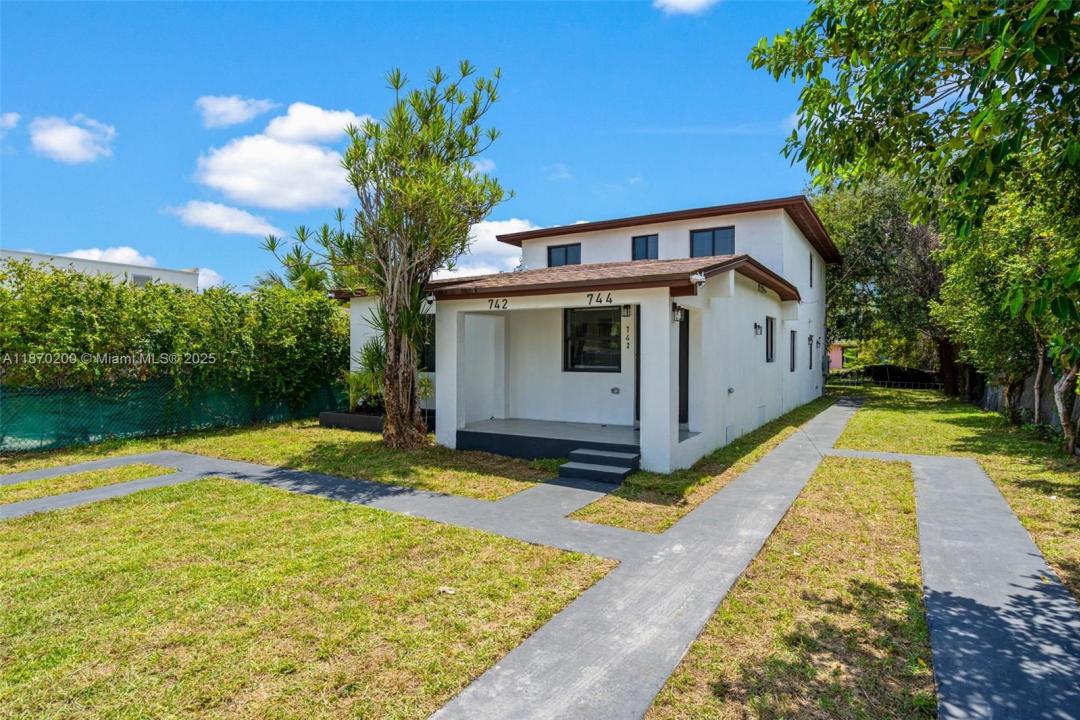 742 NW 70th St, Miami, Florida 33150, USA