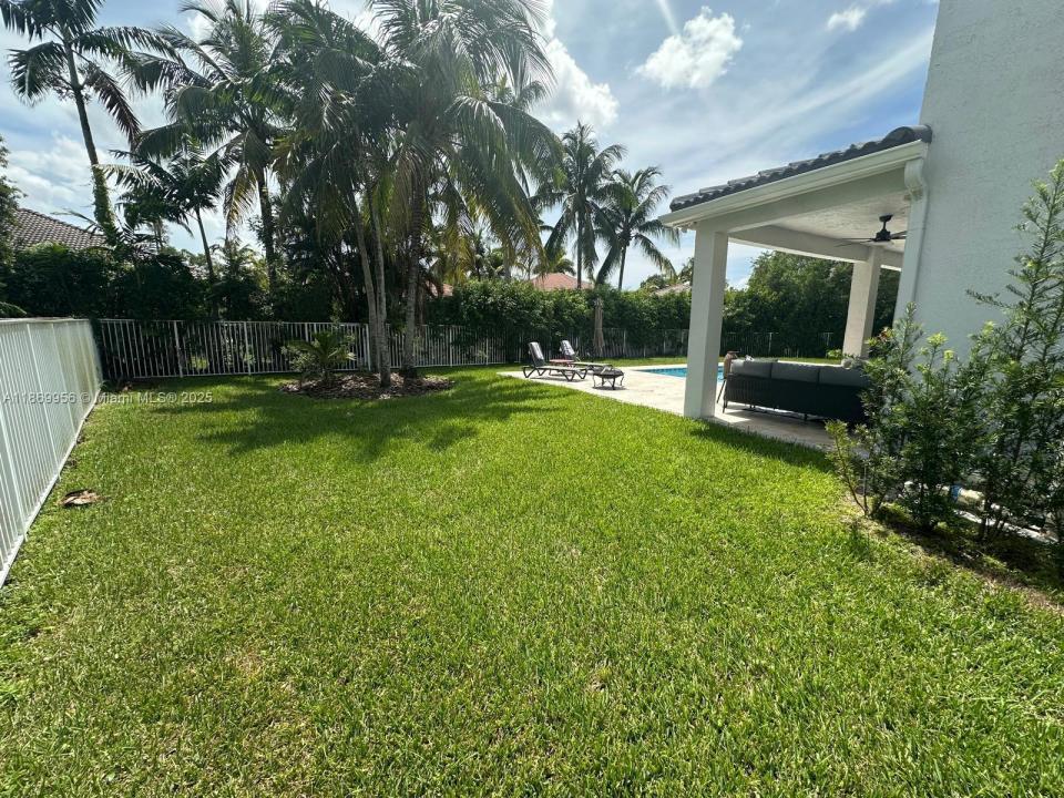 1063 Sunflower Cir, Weston, Florida 33327