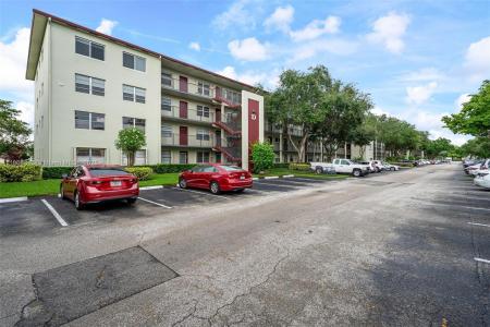 13255 SW 7th Ct 403D, Pembroke Pines, Florida 33027, USA