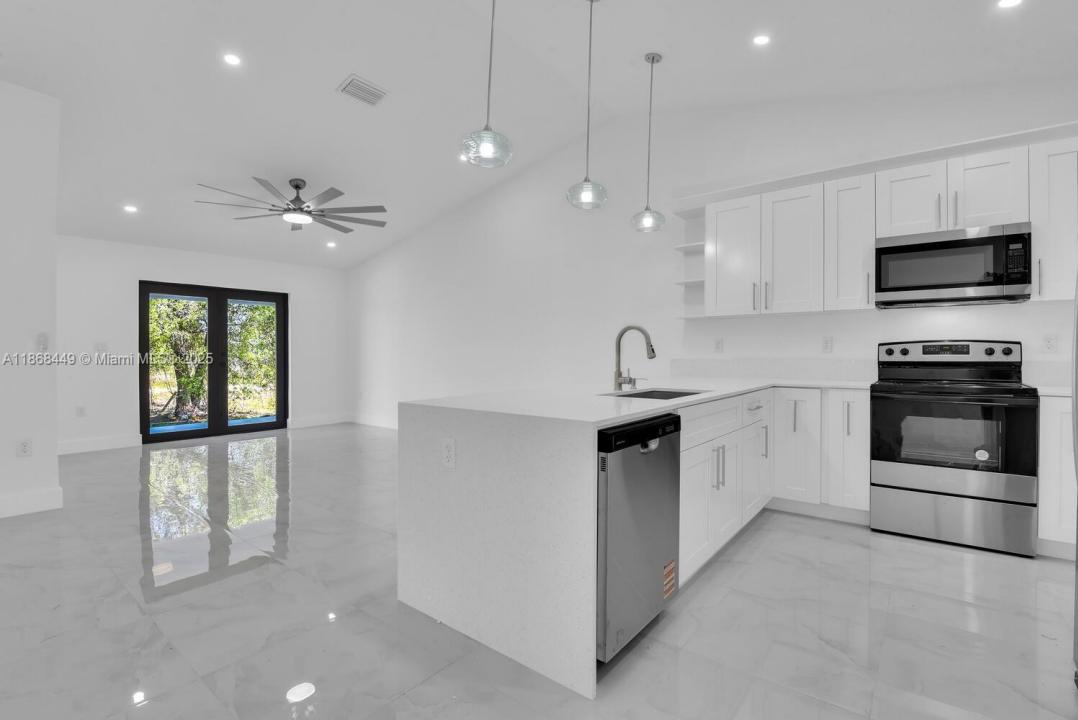 5117 24TH ST SW, Lehigh Acres, Florida 33973