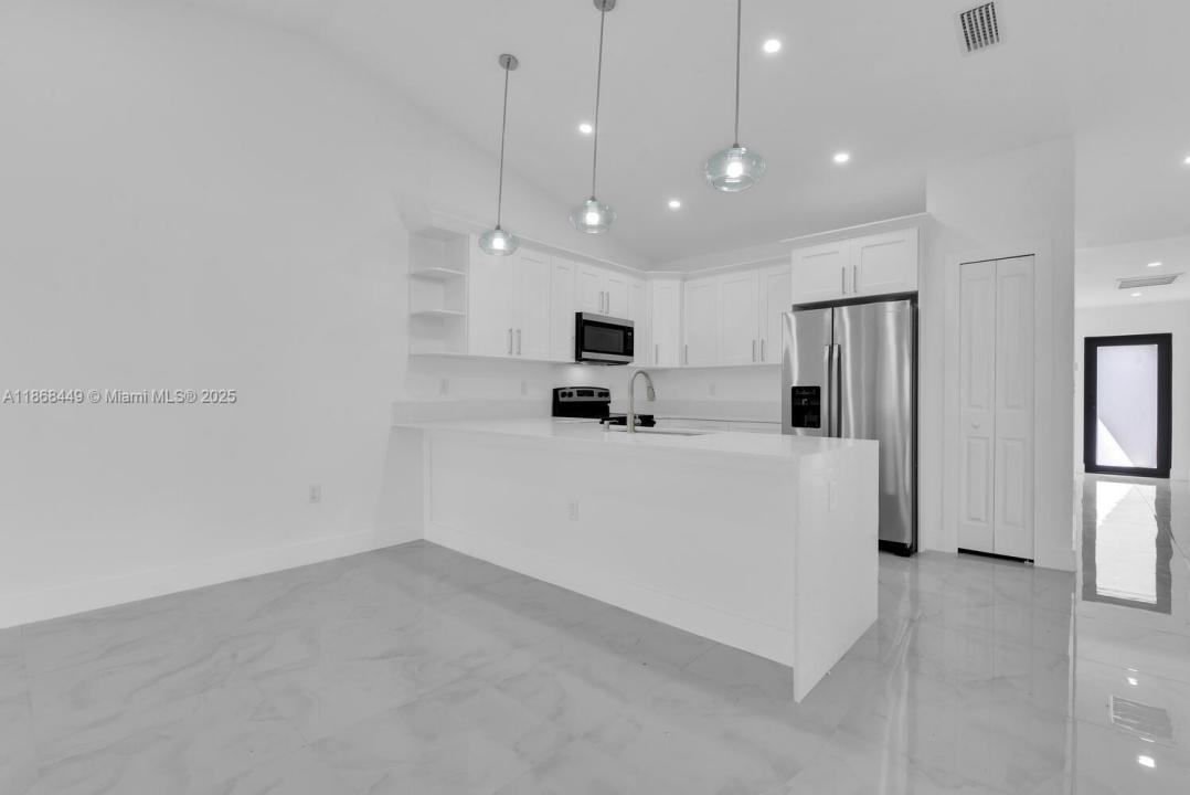 5117 24TH ST SW, Lehigh Acres, Florida 33973