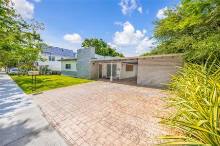 910 NE 81st St 910, Miami, Florida 33138, USA