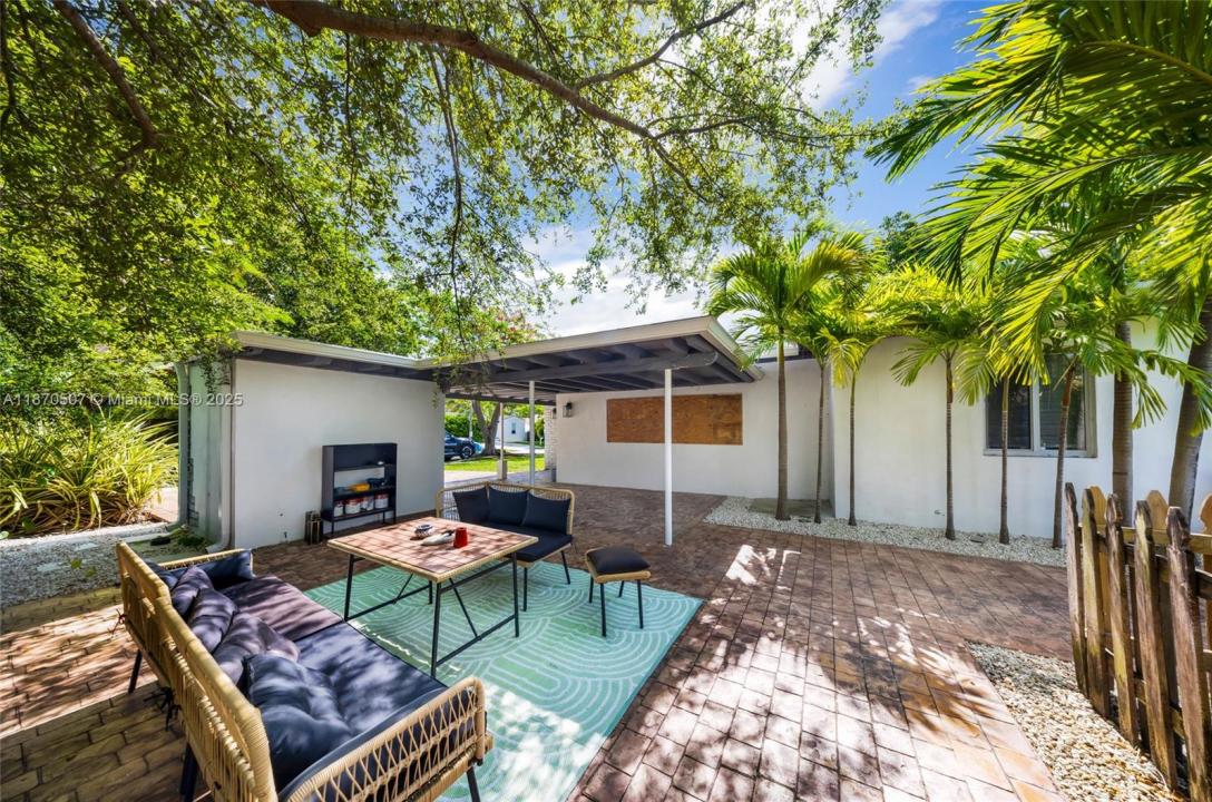 910 NE 81st St 910, Miami, فلوريدا 33138, الولايات المتحدة