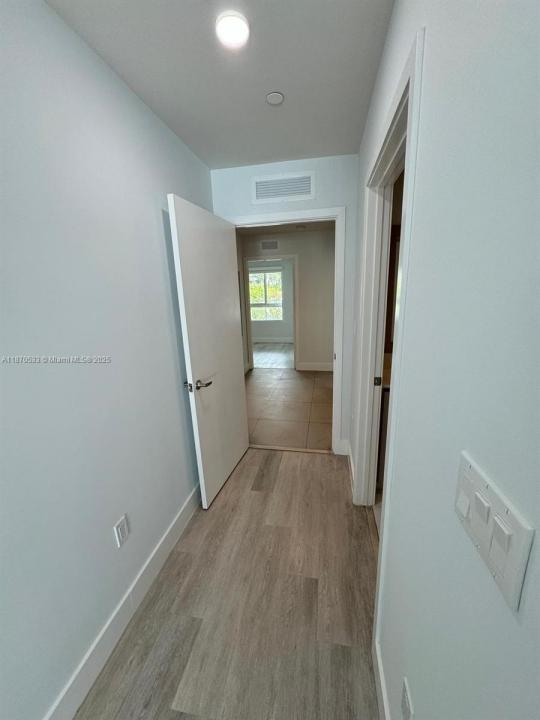 2555 NE 193rd St 2106, Miami, フロリダ 33180, アメリカ合衆国