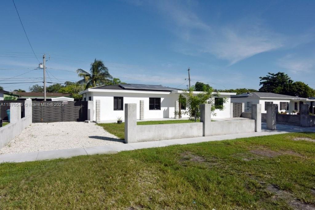 14520 Carver Dr, Miami, Florida 33176