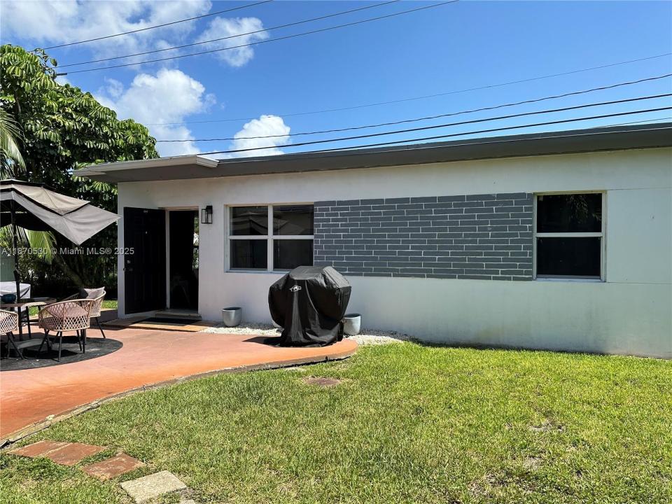 910 NE 81st St R, Miami, Florida 33138, Estados Unidos