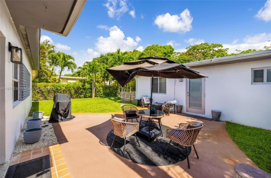 910 NE 81st St R, Miami, Florida 33138, Estados Unidos