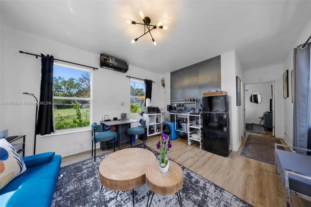 910 NE 81st St R, Miami, Florida 33138, Estados Unidos