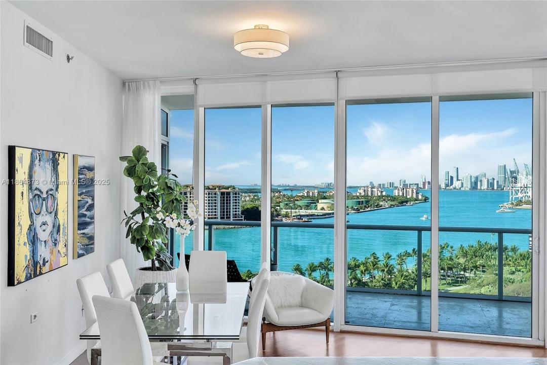 100 S Pointe Dr 1501, Miami Beach, Florida 33139, USA