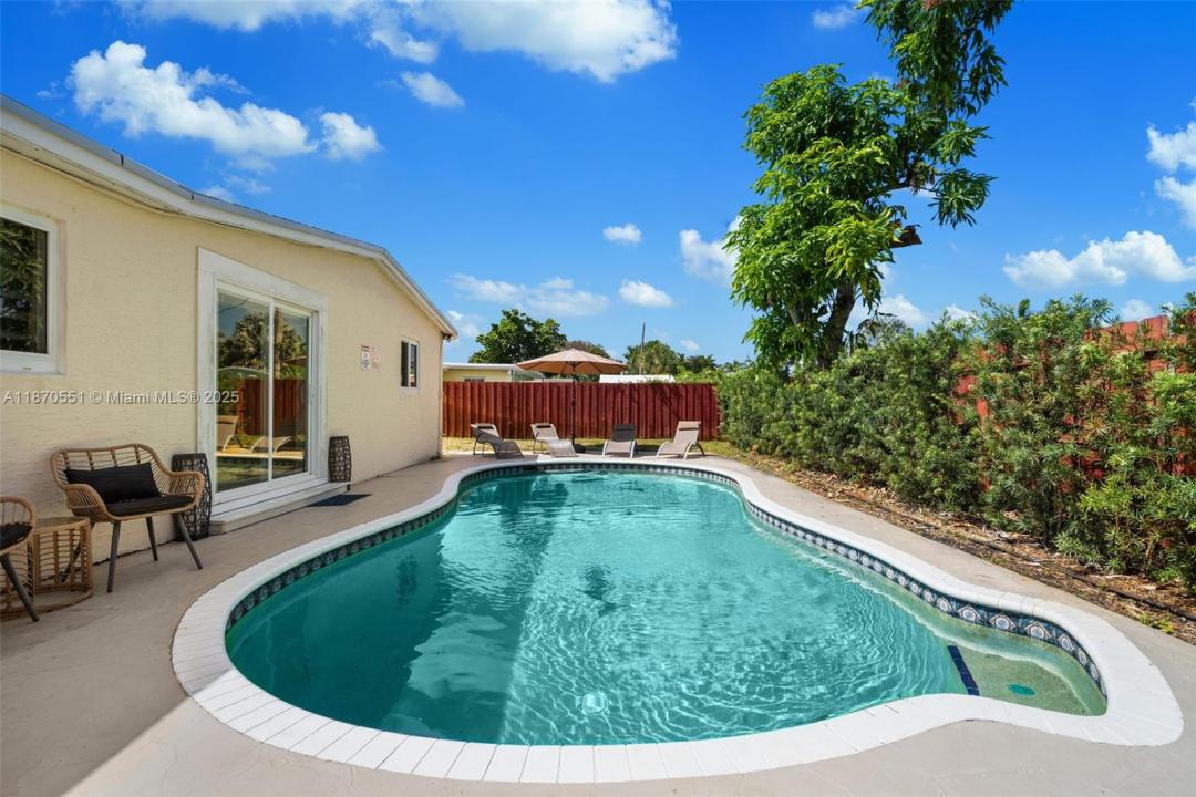 5920 NE 2nd Ter, Oakland Park, Florida 33334