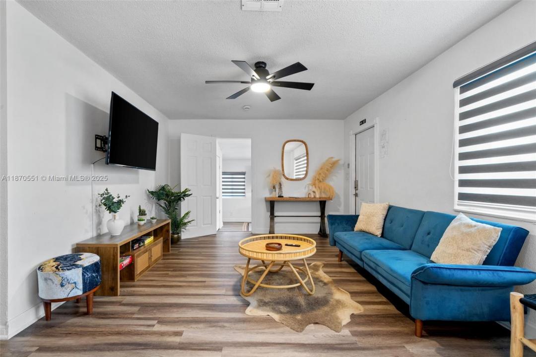5920 NE 2nd Ter, Oakland Park, Florida 33334