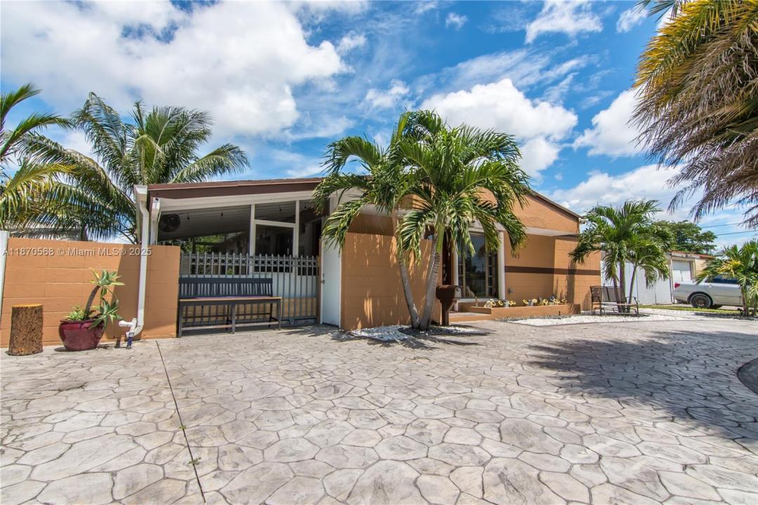 943 W 64th Pl, Hialeah, Florida 33012, USA