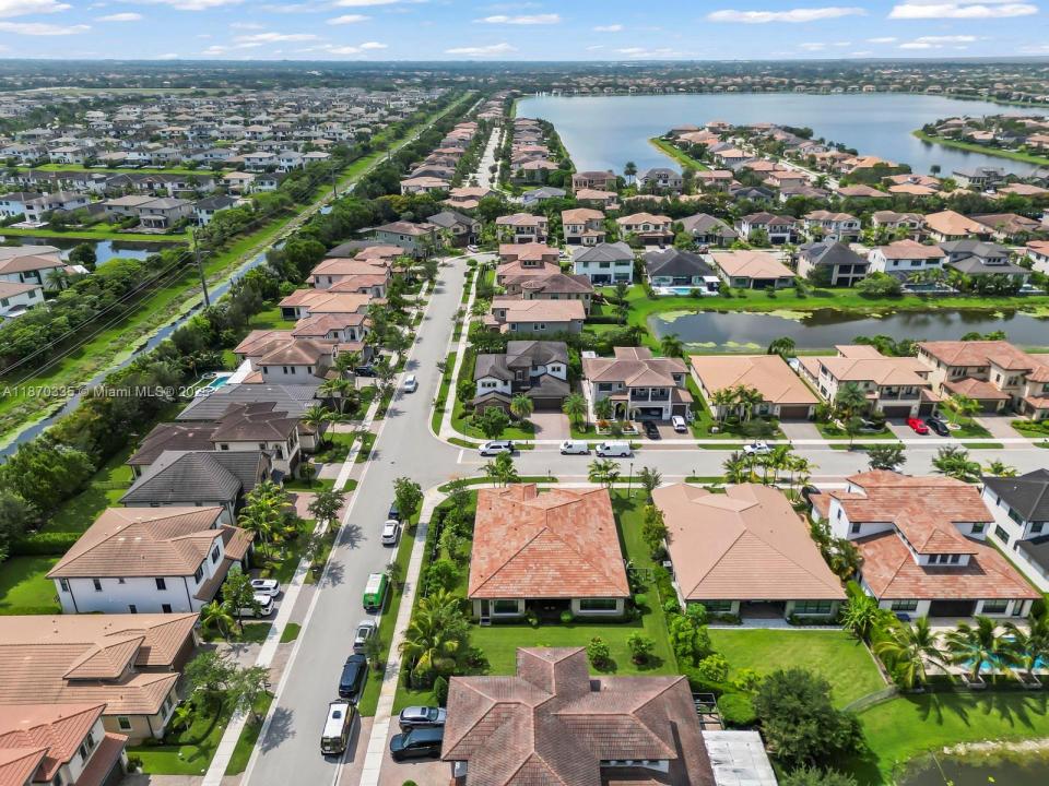 10987 Pinnacle Way, Parkland, Floryda 33076, USA